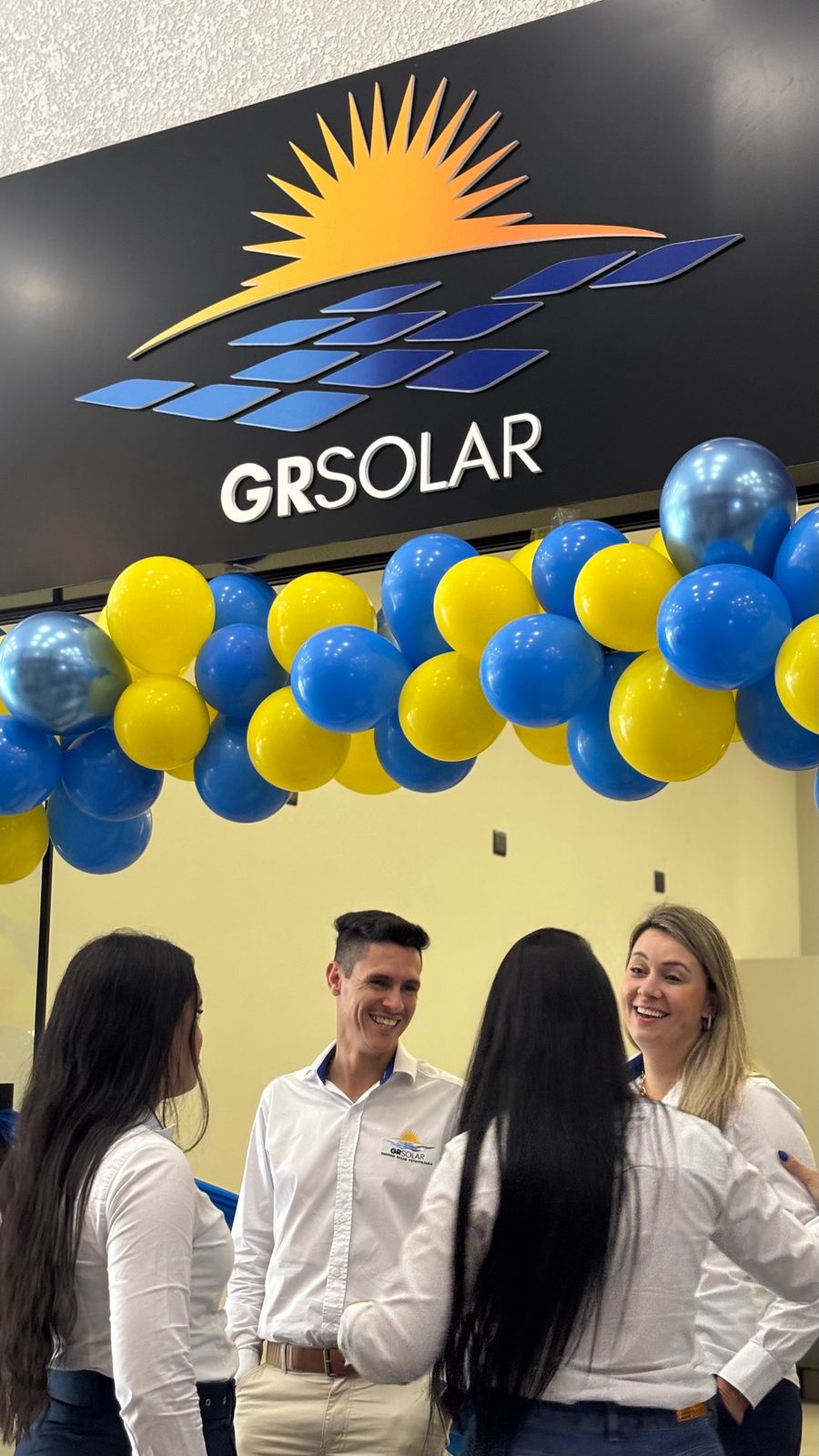 Equipe GR Solar na loja